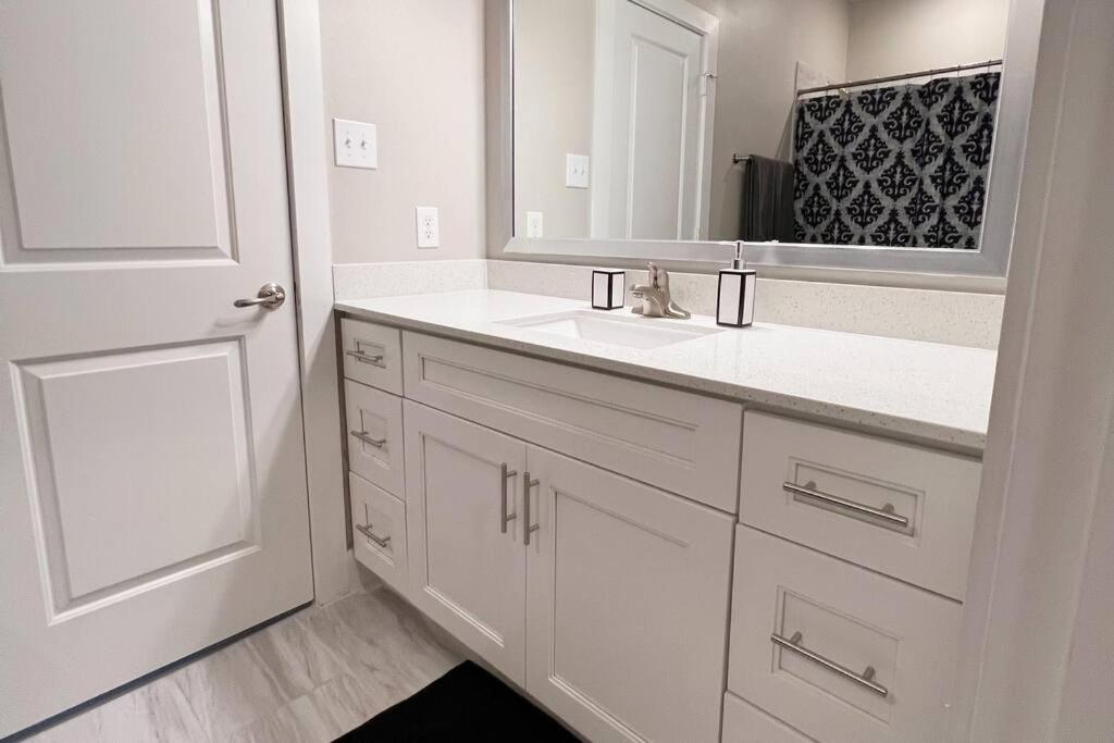 Welcome To Our Spacious 2-Bedroom 2-Bathroom Located In The City Of Houston, Texas! ภายนอก รูปภาพ