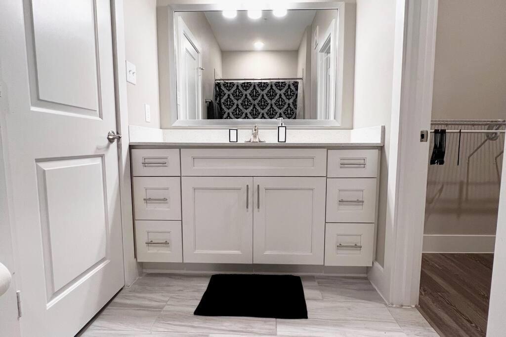 Welcome To Our Spacious 2-Bedroom 2-Bathroom Located In The City Of Houston, Texas! ภายนอก รูปภาพ