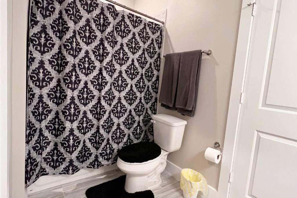 Welcome To Our Spacious 2-Bedroom 2-Bathroom Located In The City Of Houston, Texas! ภายนอก รูปภาพ